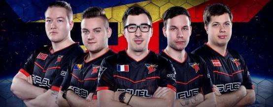 CSGO s1mple给女主播打赏500W被喷舔狗，森破回怼：垃圾人！