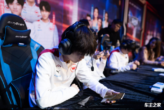 等等，这是NAVI时代在 CS2 ？一直都是